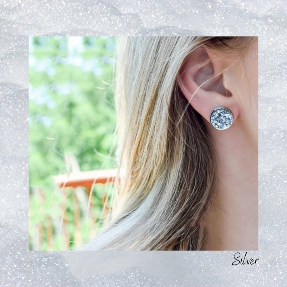 WHITE QUARTZ GEMSTONE VINTAGE stud earrings OS